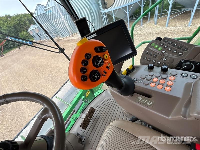 John Deere S680 Combine harvesters