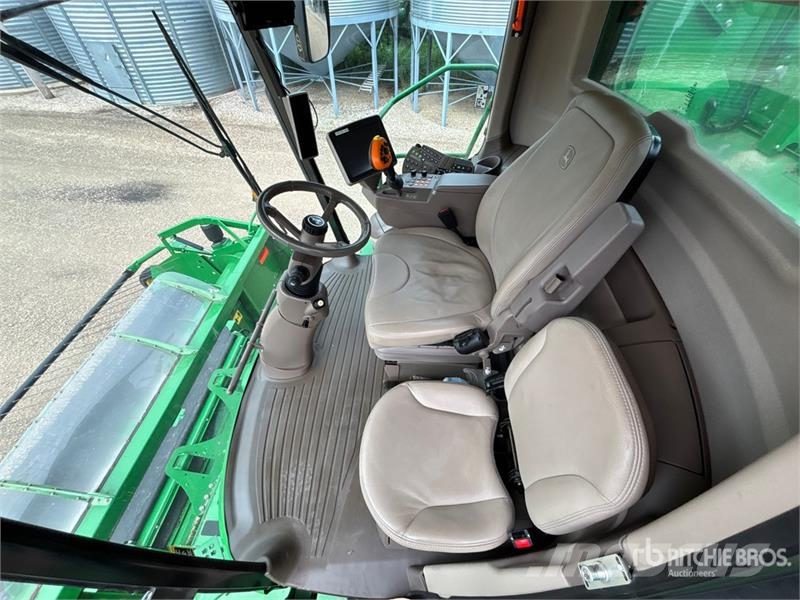 John Deere S680 Combine harvesters