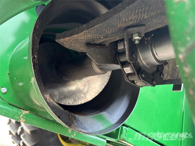 John Deere S680 Combine harvesters