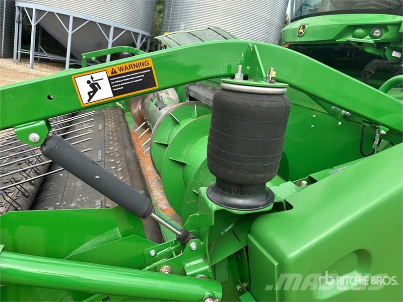 John Deere S680 Combine harvesters