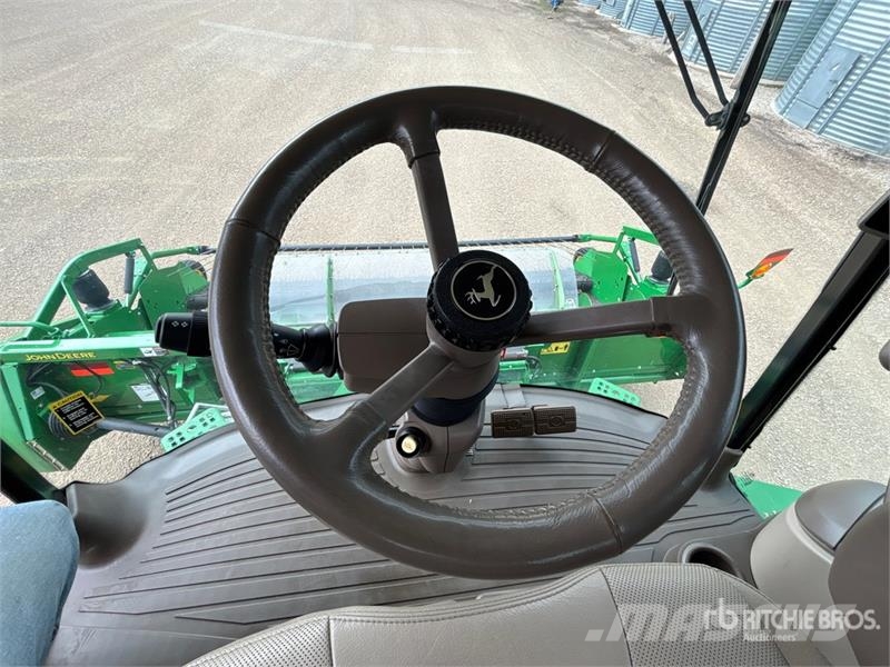 John Deere S680 Combine harvesters