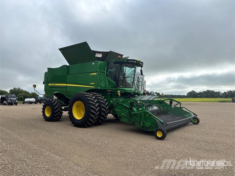 John Deere S680 Combine harvesters