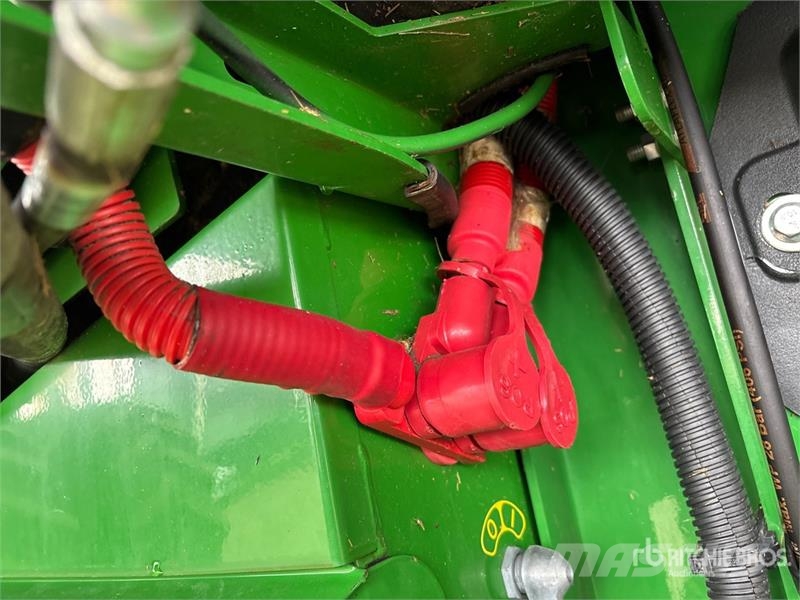 John Deere S680 Combine harvesters