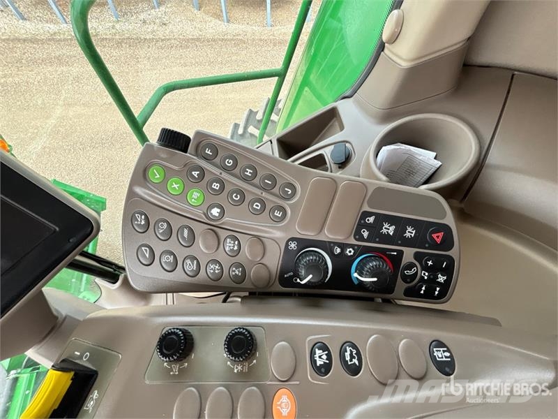 John Deere S680 Combine harvesters