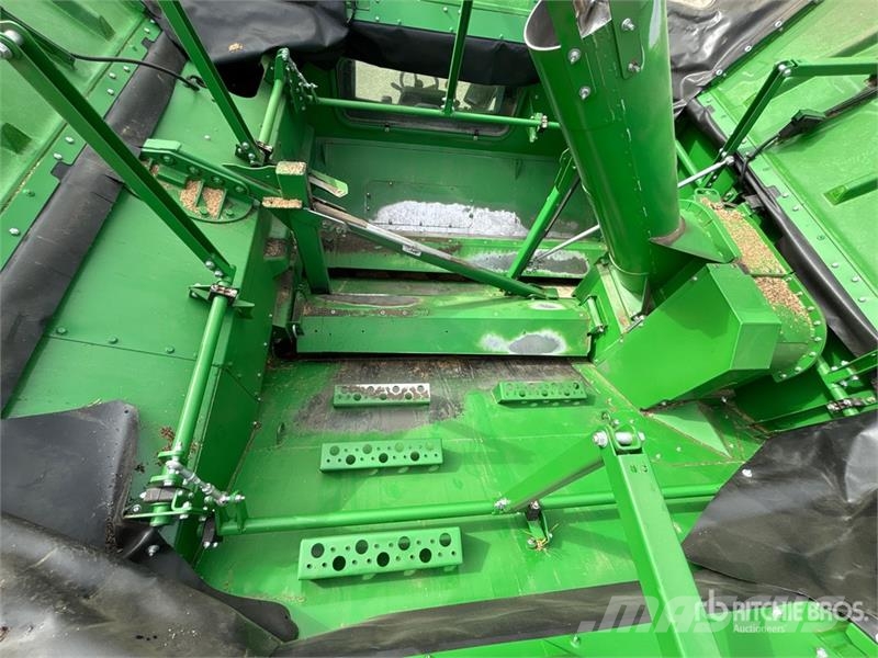 John Deere S680 Combine harvesters