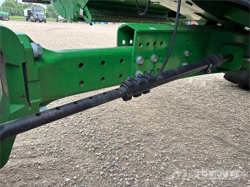 John Deere S680 Combine harvesters
