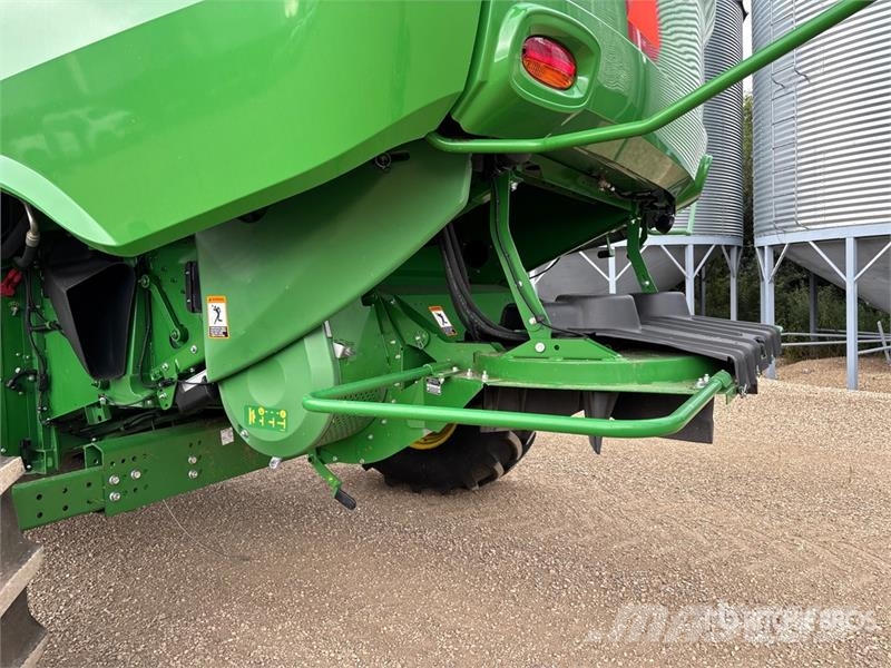 John Deere S680 Combine harvesters