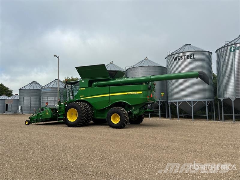 John Deere S680 Combine harvesters