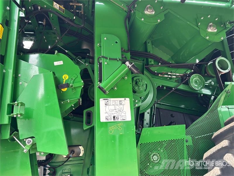 John Deere S680 Combine harvesters