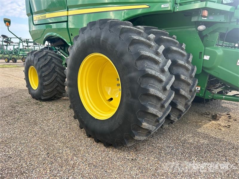 John Deere S680 Mähdrescher