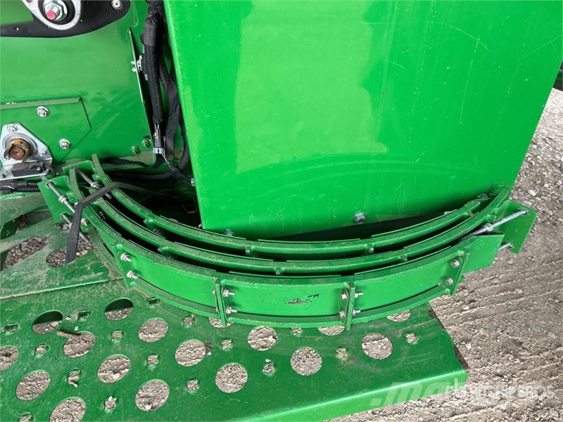 John Deere S680 حصادات