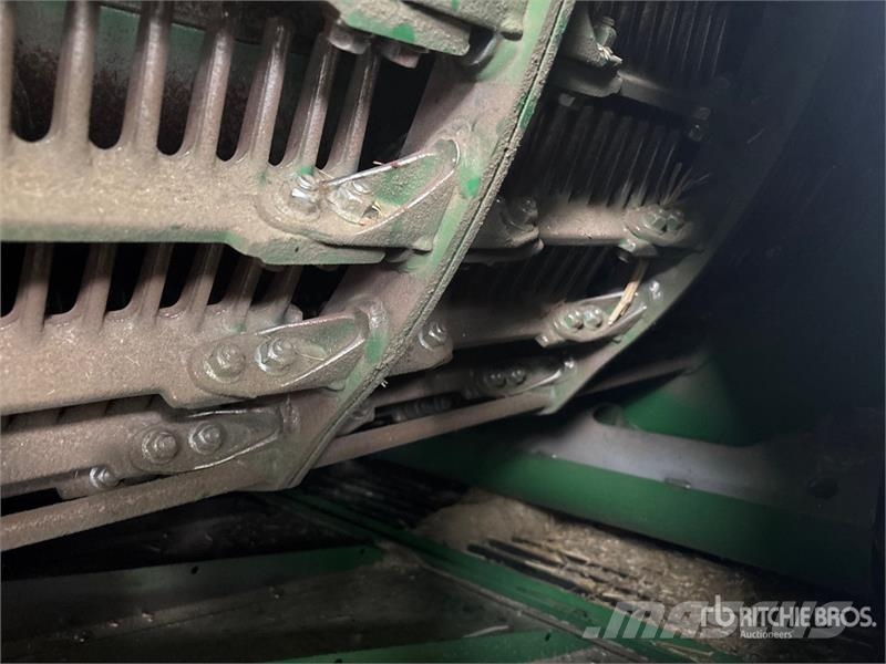 John Deere S680 Combine harvesters