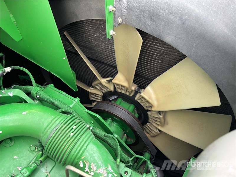 John Deere S680 Combine harvesters
