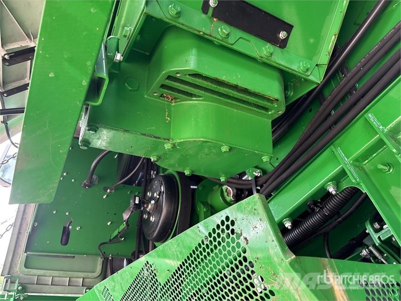John Deere S680 Combine harvesters