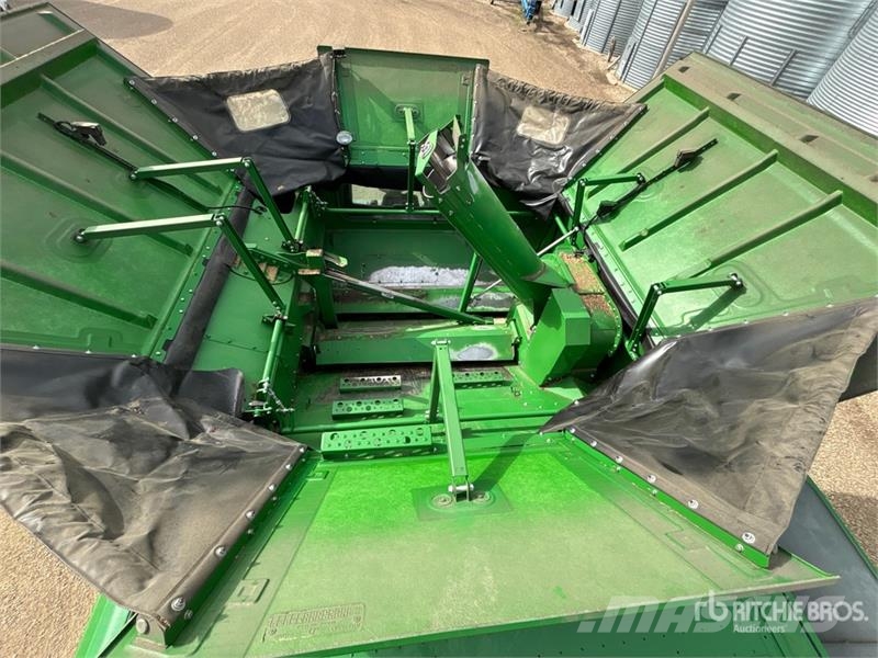 John Deere S680 Combine harvesters