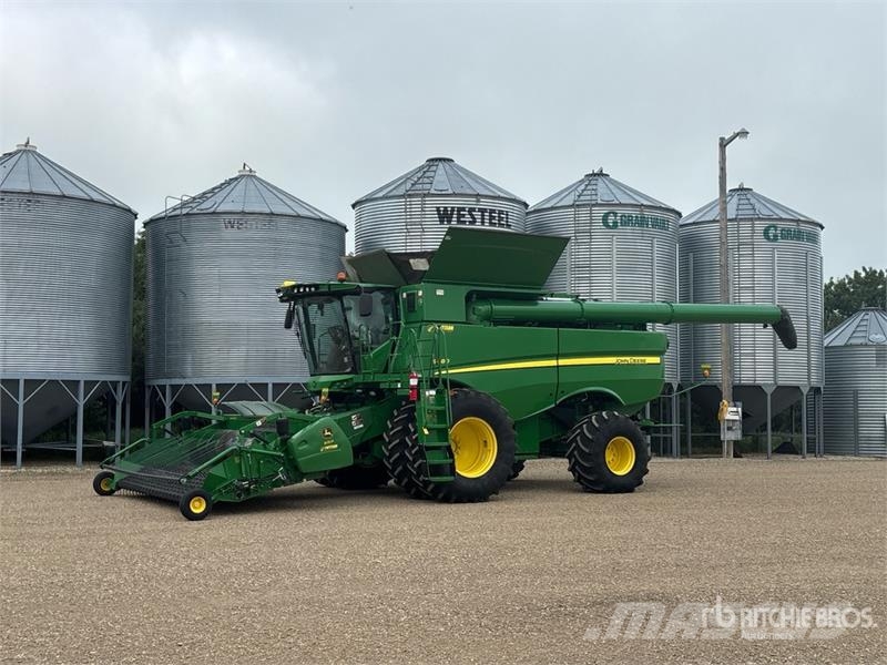 John Deere S680 Combine harvesters