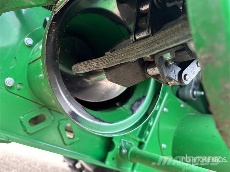 John Deere S680 Combine harvesters