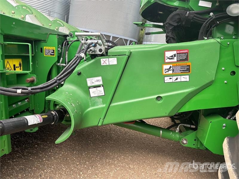 John Deere S680 Combine harvesters