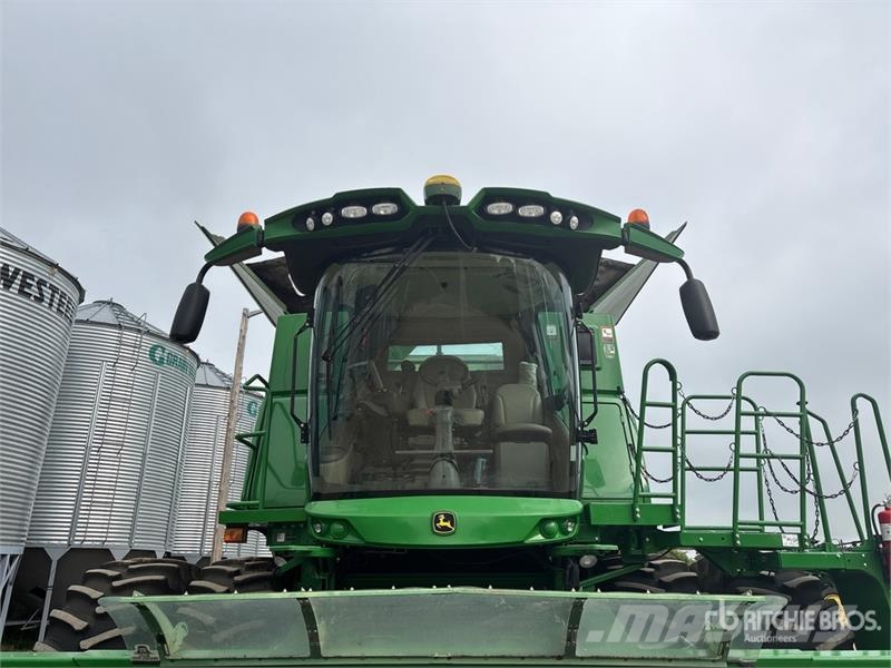 John Deere S680 Combine harvesters