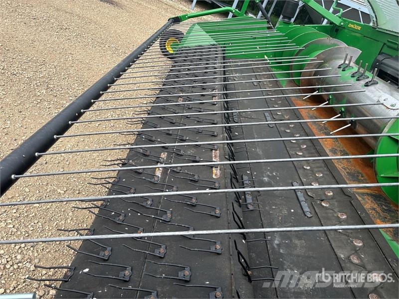 John Deere S680 Combine harvesters