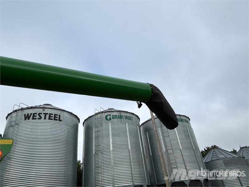 John Deere S680 Combine harvesters