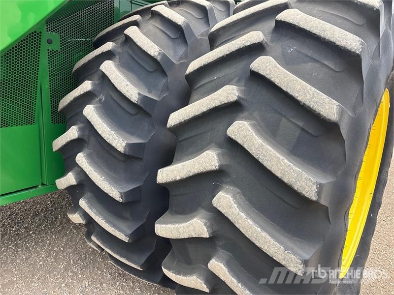 John Deere S680 Combine harvesters