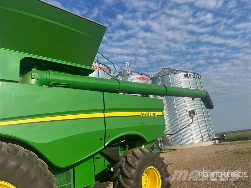 John Deere S680 Mähdrescher