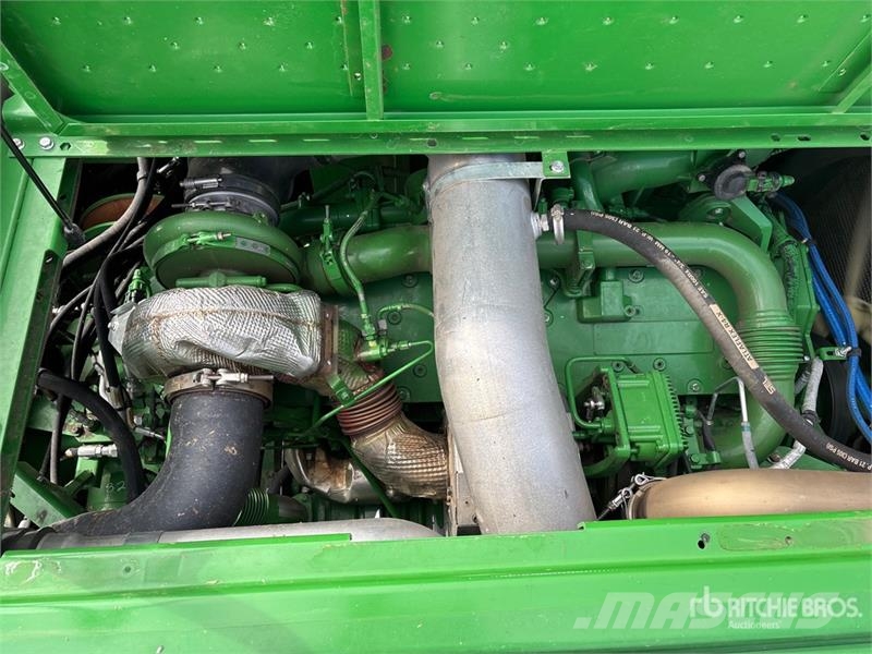 John Deere S680 Combine harvesters