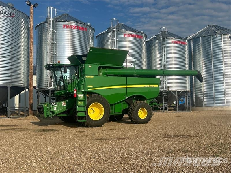John Deere S680 Mähdrescher