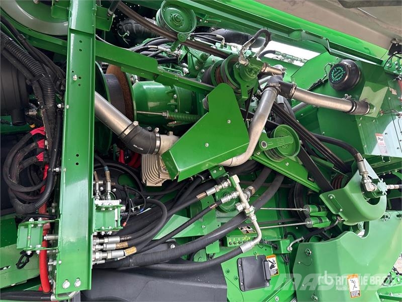 John Deere S680 Combine harvesters
