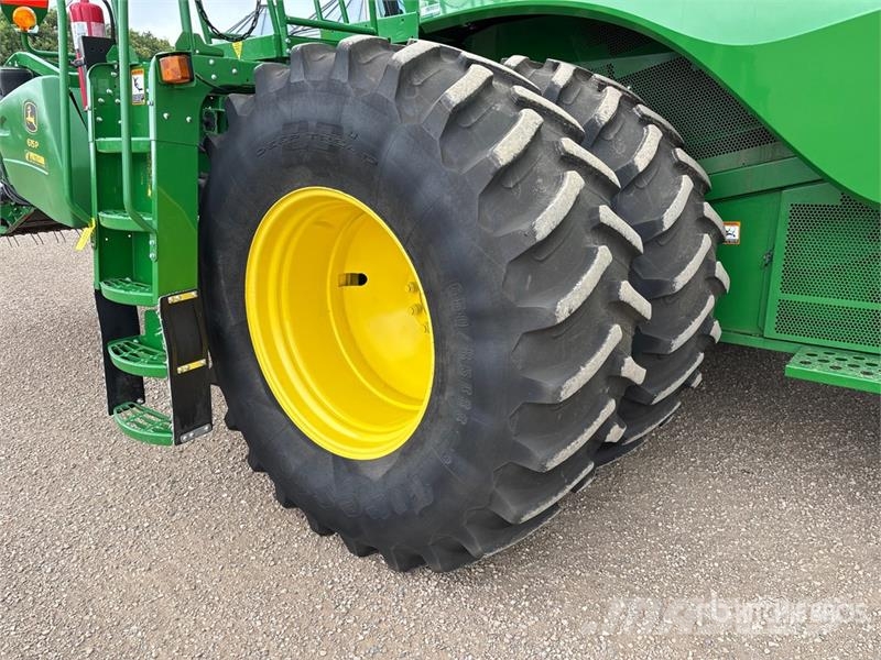John Deere S680 Combine harvesters