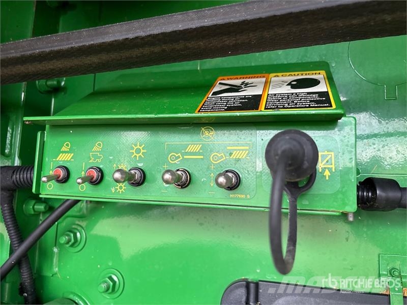 John Deere S680 Combine harvesters
