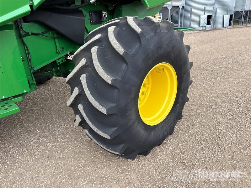 John Deere S680 Combine harvesters