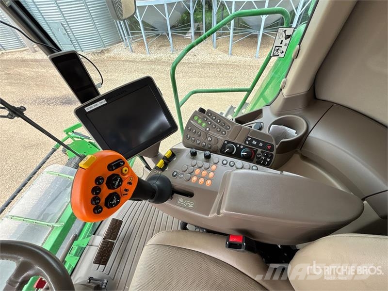 John Deere S680 Combine harvesters