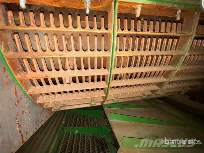 John Deere S680 حصادات