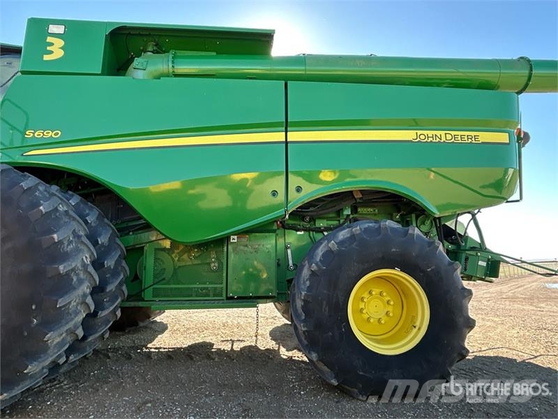 John Deere S690 コンバイン