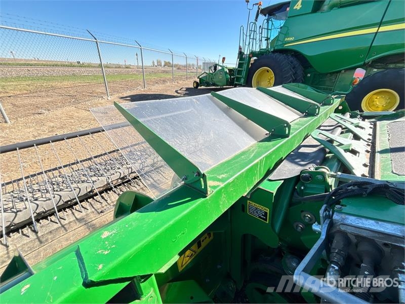 John Deere S690 コンバイン