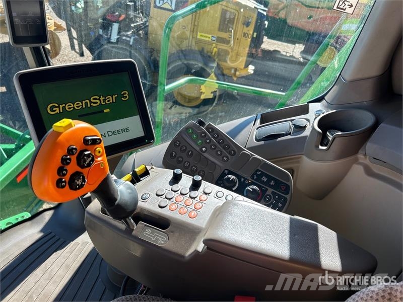 John Deere S690 コンバイン