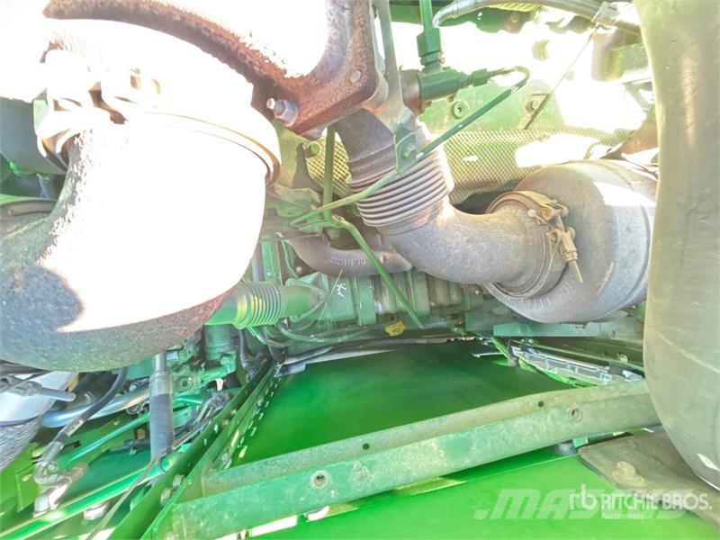 John Deere S690 コンバイン