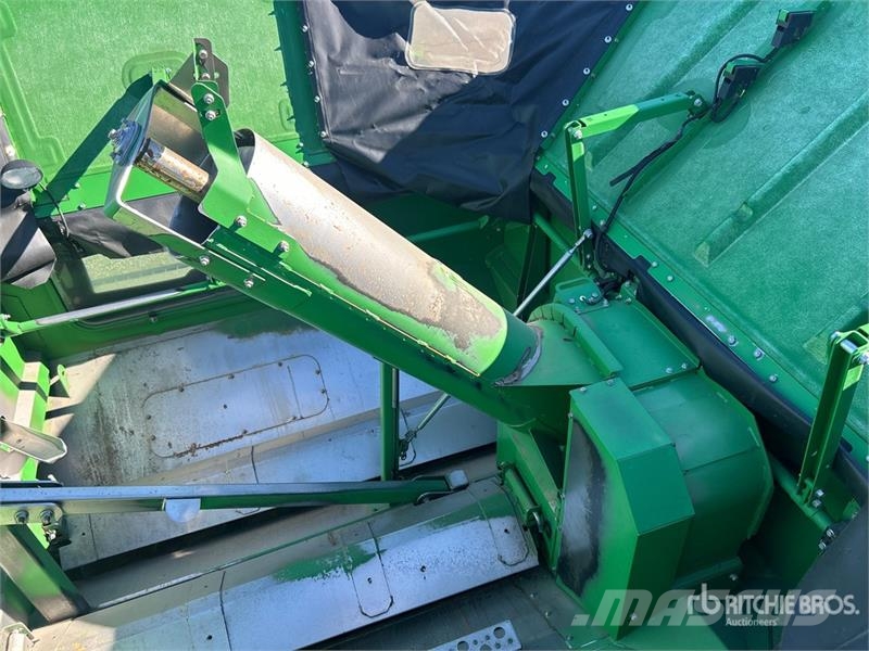 John Deere S690 コンバイン