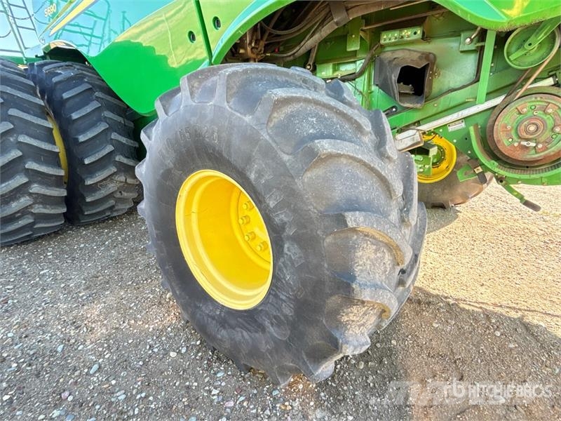 John Deere S690 コンバイン