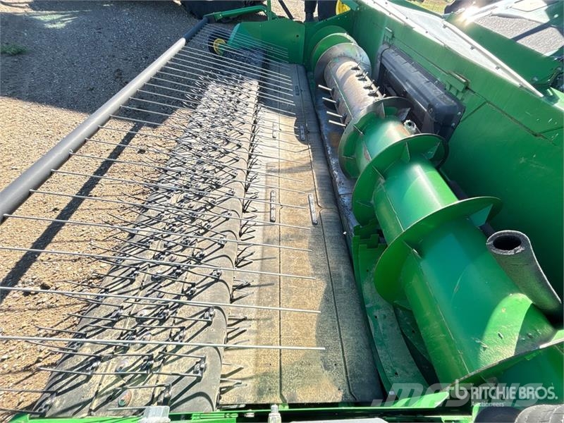 John Deere S690 コンバイン