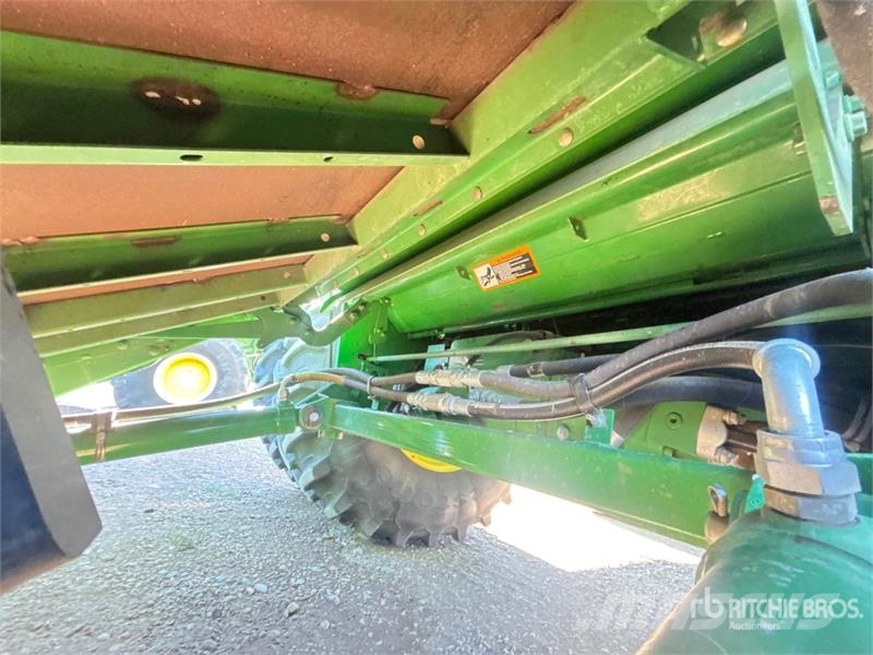 John Deere S690 コンバイン
