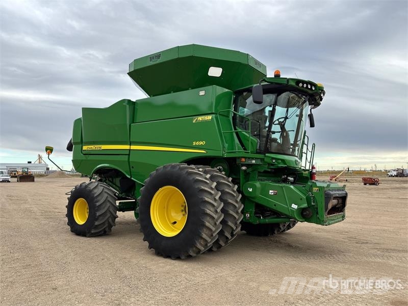 John Deere S690 Leikkuupuimurit