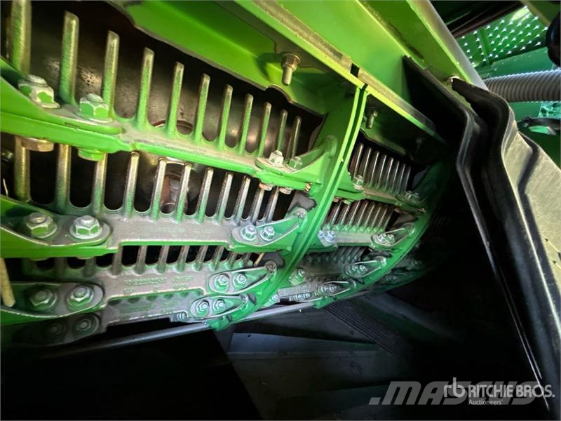 John Deere S690 コンバイン