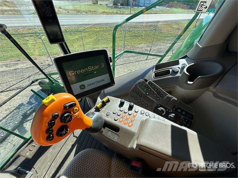 John Deere S690 コンバイン