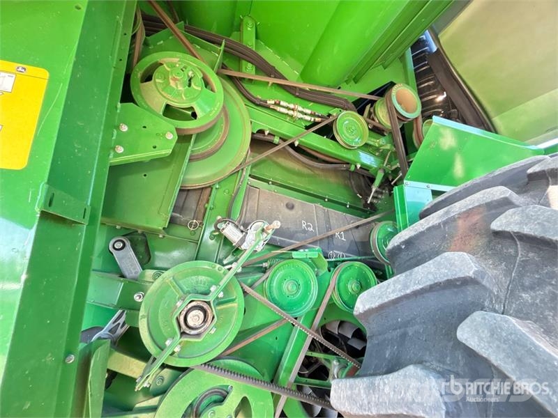 John Deere S690 コンバイン