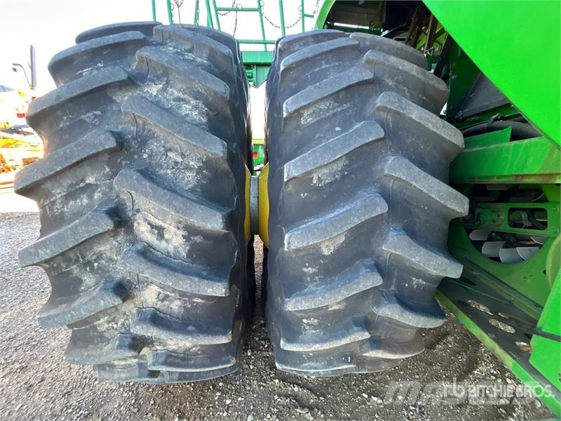 John Deere S690 コンバイン