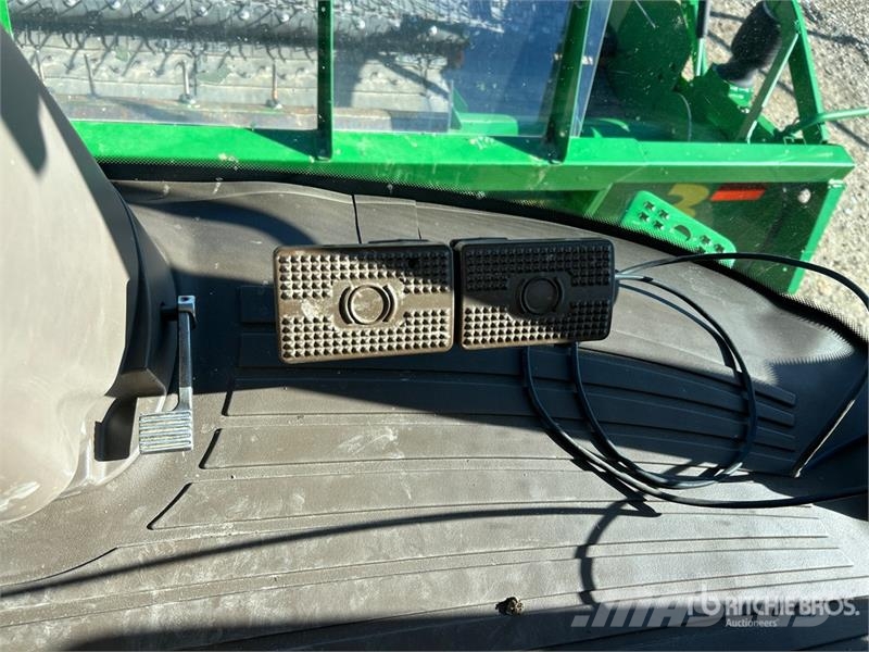 John Deere S690 コンバイン