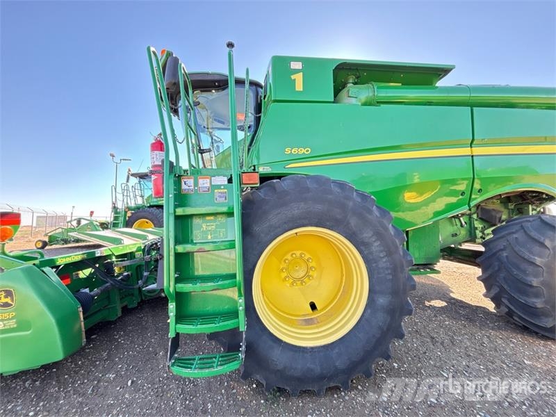 John Deere S690 コンバイン